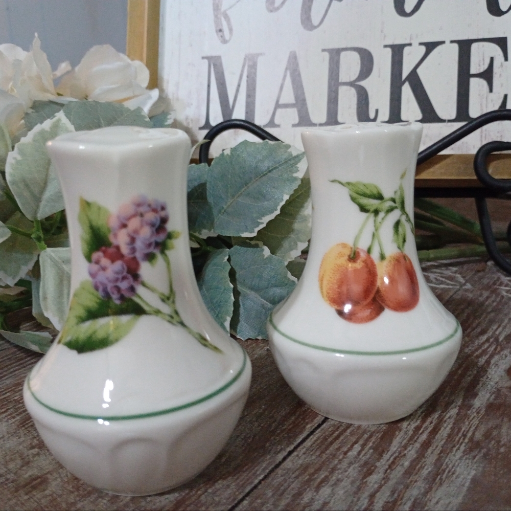 Farmhouse Style Salt & Pepper Shakers